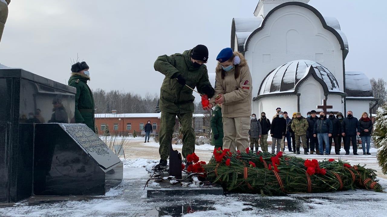В День Неизвестного солдата поисковики провели ряд мемориальных акций