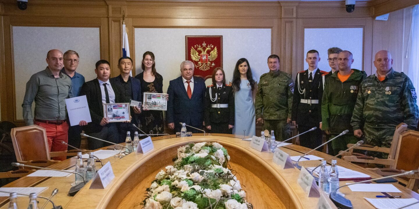 Торжественная церемония передачи артефактов войны родственникам